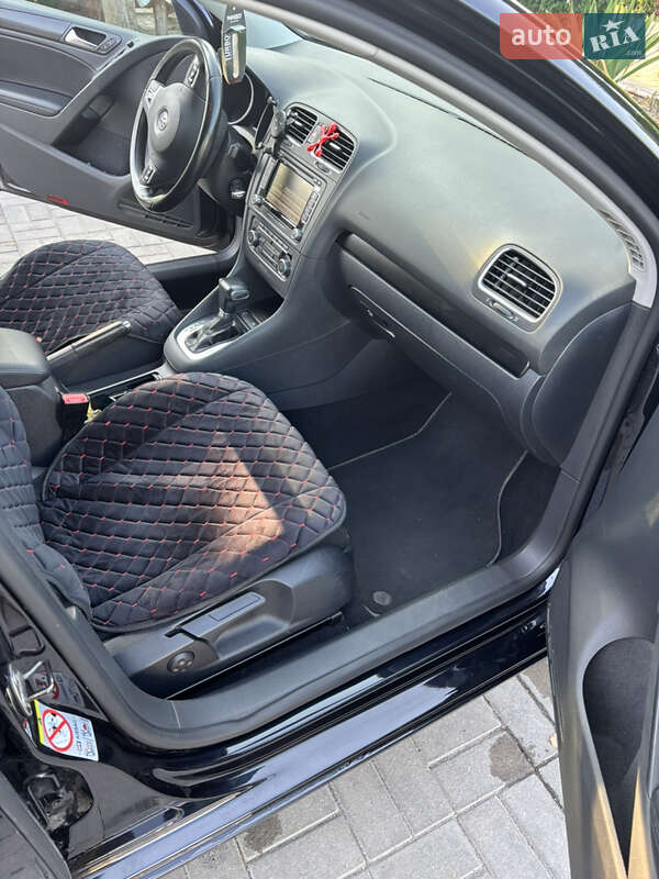 Хэтчбек Volkswagen Golf 2010 в Дубно