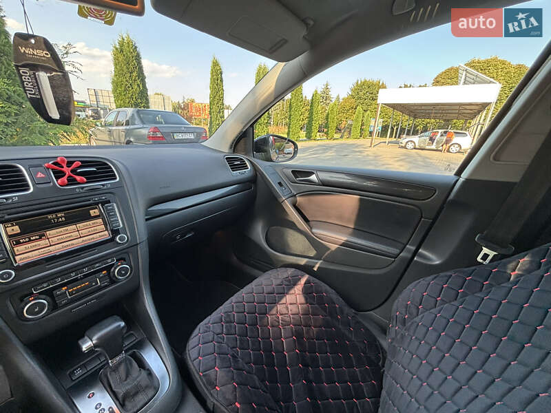 Хэтчбек Volkswagen Golf 2010 в Дубно