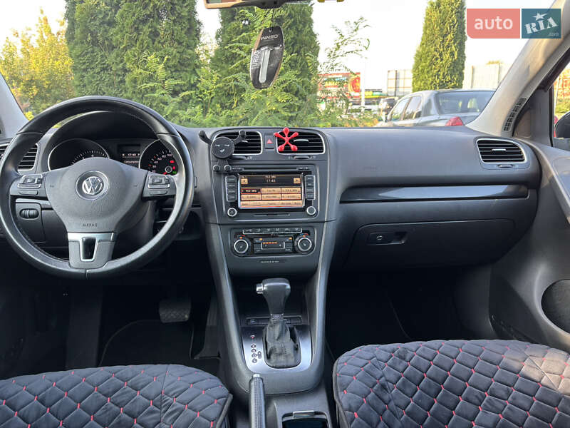 Хэтчбек Volkswagen Golf 2010 в Дубно