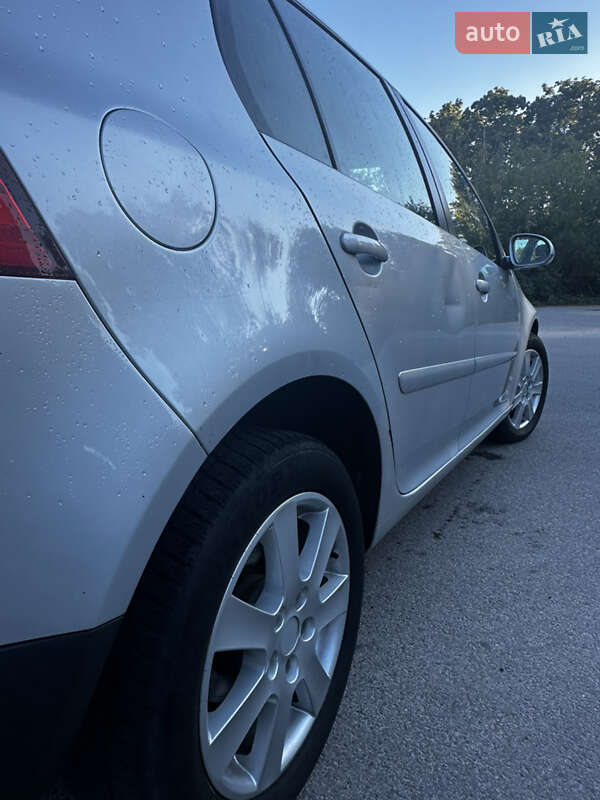 Хетчбек Volkswagen Golf 2006 в Дніпрі