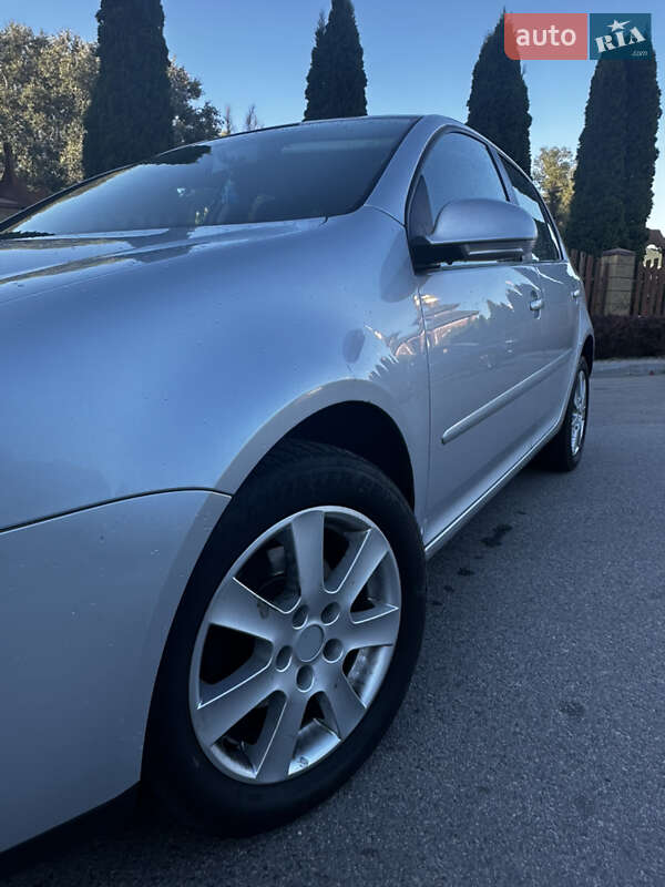 Хетчбек Volkswagen Golf 2006 в Дніпрі