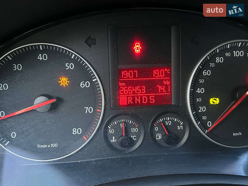 Хетчбек Volkswagen Golf 2005 в Миколаєві