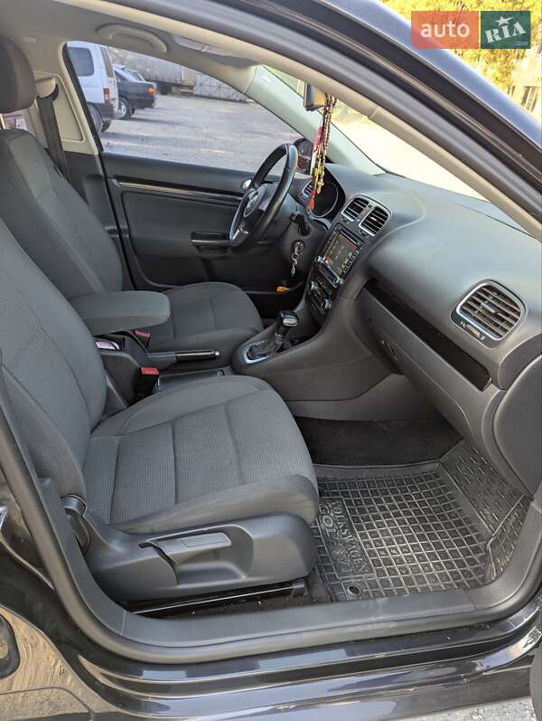 Універсал Volkswagen Golf 2010 в Тернополі