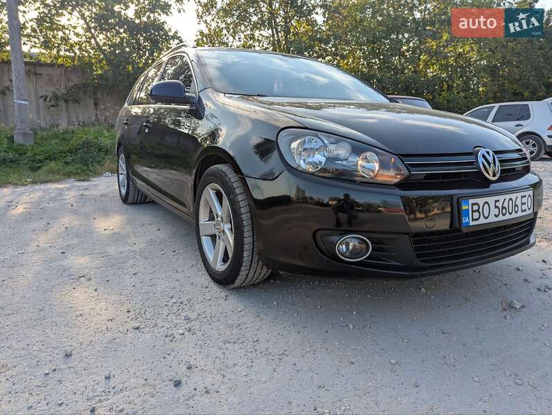 Універсал Volkswagen Golf 2010 в Тернополі