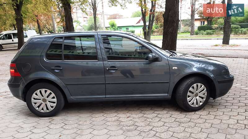Хетчбек Volkswagen Golf 2000 в Харкові