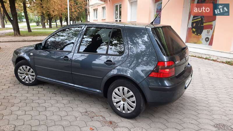 Хетчбек Volkswagen Golf 2000 в Харкові