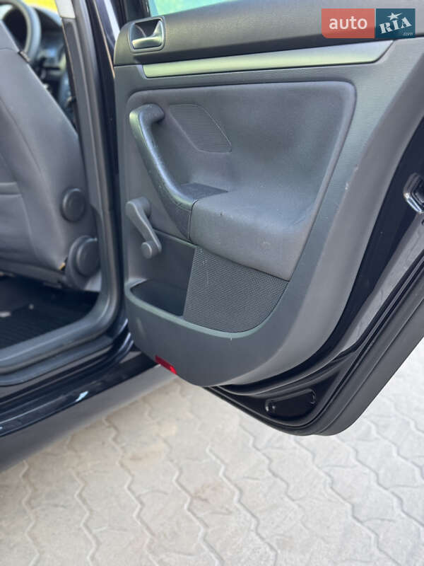 Хетчбек Volkswagen Golf 2007 в Великій Багачці