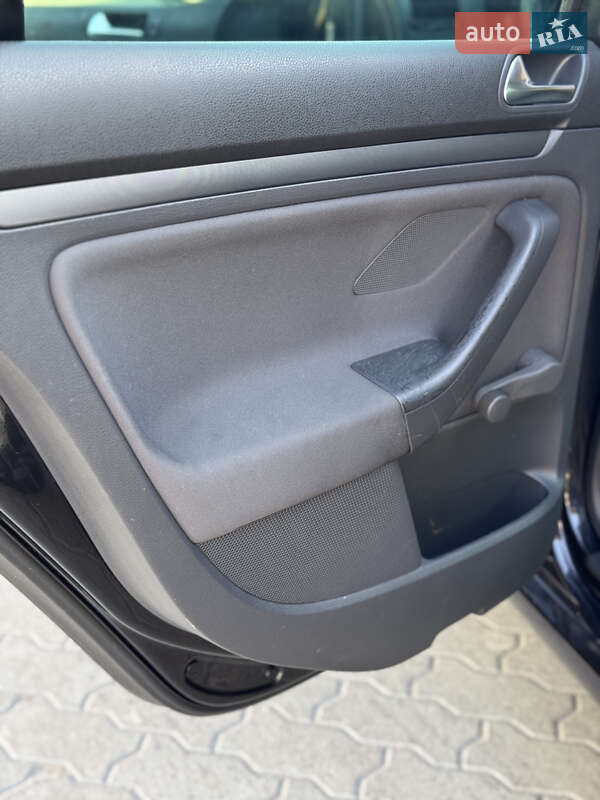 Хетчбек Volkswagen Golf 2007 в Великій Багачці