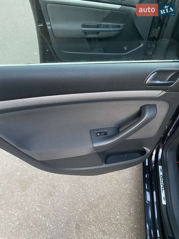 Хетчбек Volkswagen Golf 2007 в Охтирці