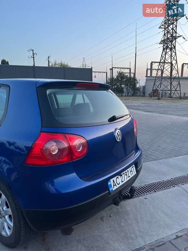 Хэтчбек Volkswagen Golf 2005 в Рожище
