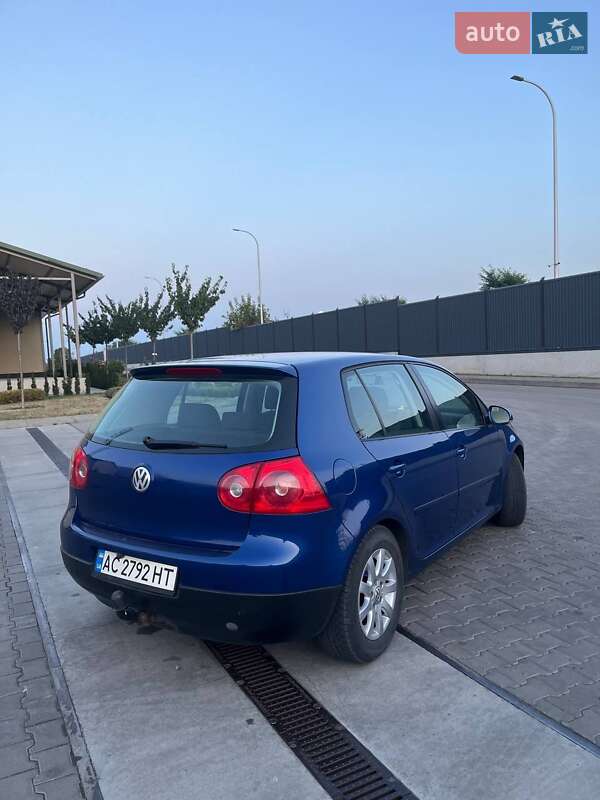 Хэтчбек Volkswagen Golf 2005 в Рожище