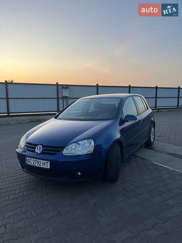 Хэтчбек Volkswagen Golf 2005 в Рожище