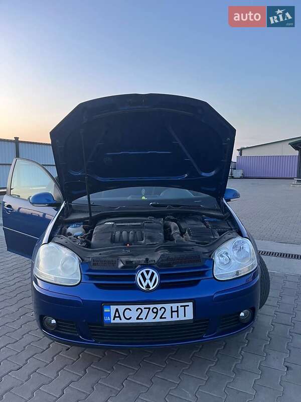 Хэтчбек Volkswagen Golf 2005 в Рожище