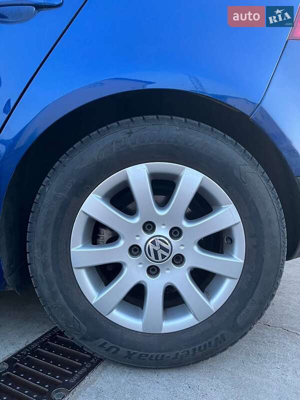 Хэтчбек Volkswagen Golf 2005 в Рожище