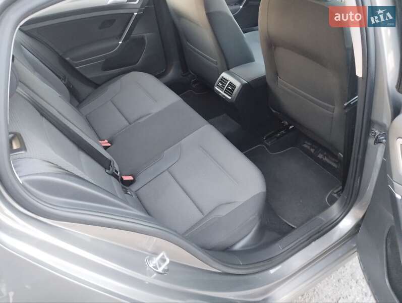 Хэтчбек Volkswagen Golf 2016 в Дубно