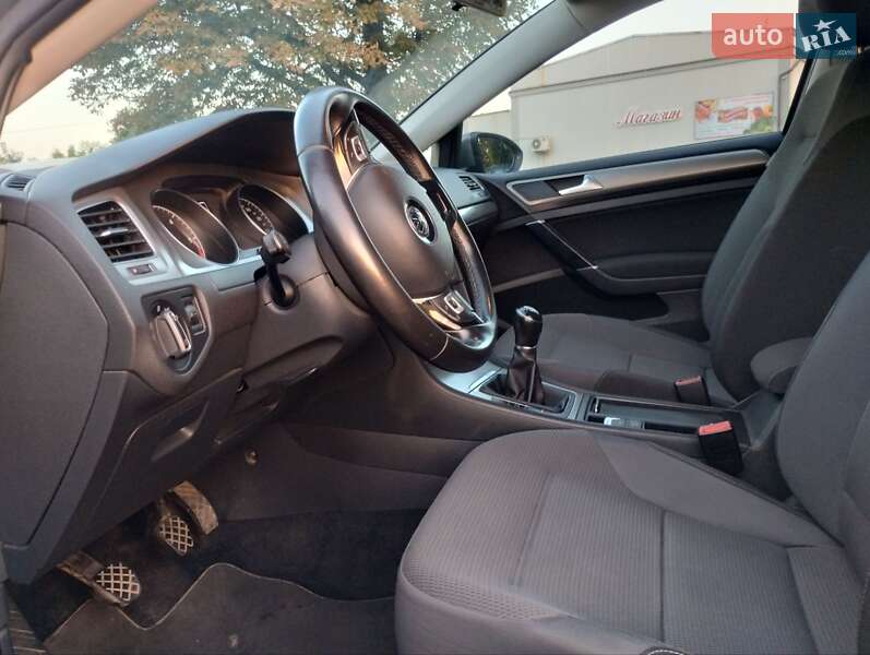 Хэтчбек Volkswagen Golf 2016 в Дубно