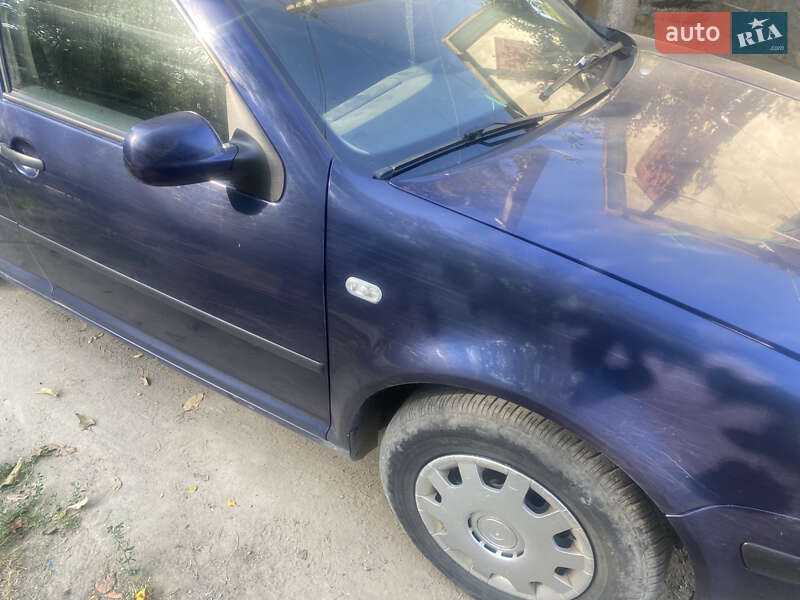 Хэтчбек Volkswagen Golf 2001 в Шиловцы