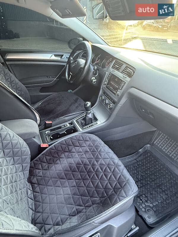 Універсал Volkswagen Golf 2014 в Ужгороді