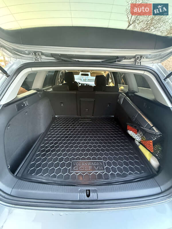 Універсал Volkswagen Golf 2014 в Ужгороді