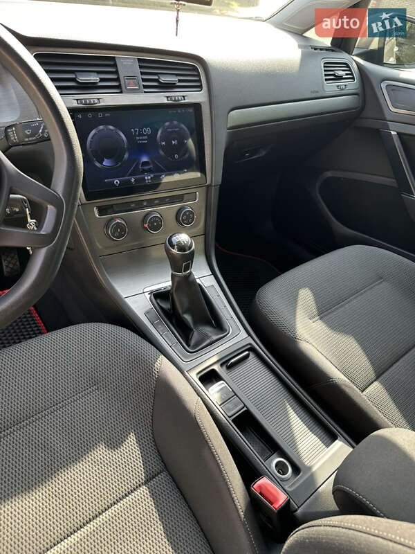 Хэтчбек Volkswagen Golf 2012 в Самборе