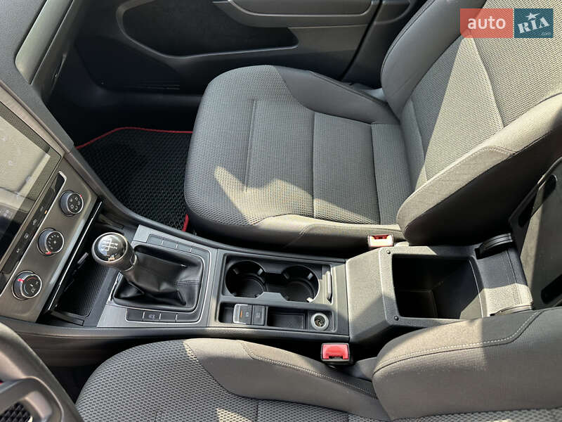 Хэтчбек Volkswagen Golf 2012 в Самборе