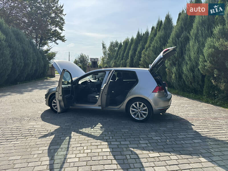 Хэтчбек Volkswagen Golf 2012 в Самборе