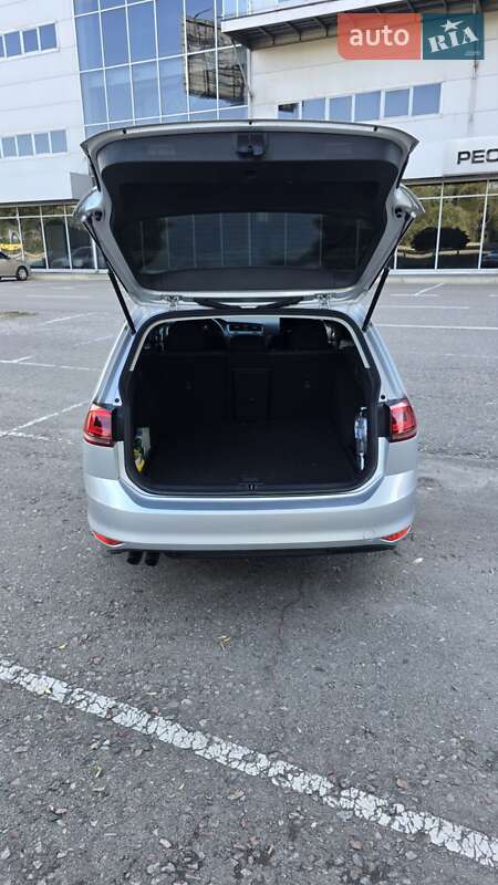 Хетчбек Volkswagen Golf 2015 в Києві