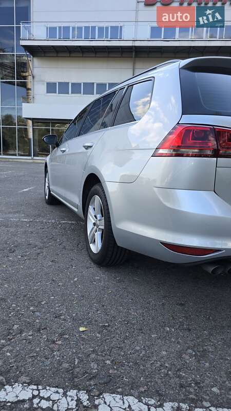 Хетчбек Volkswagen Golf 2015 в Києві