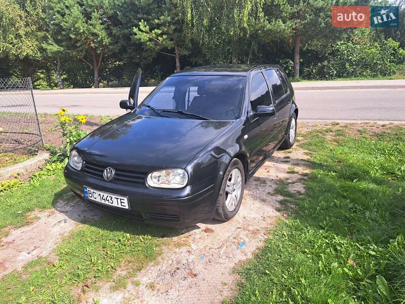 Хетчбек Volkswagen Golf 2002 в Львові