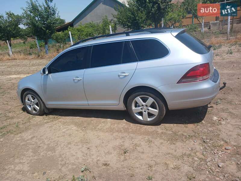 Універсал Volkswagen Golf 2010 в Одесі