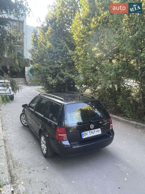 Універсал Volkswagen Golf 2003 в Рівному