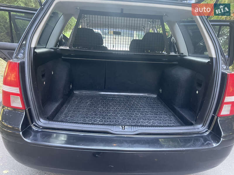 Універсал Volkswagen Golf 2003 в Рівному