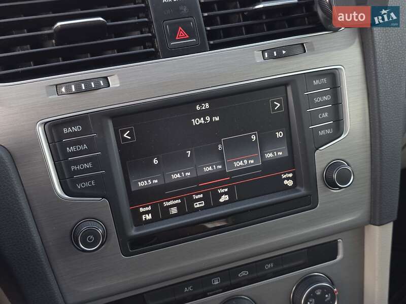 Універсал Volkswagen Golf 2015 в Тернополі