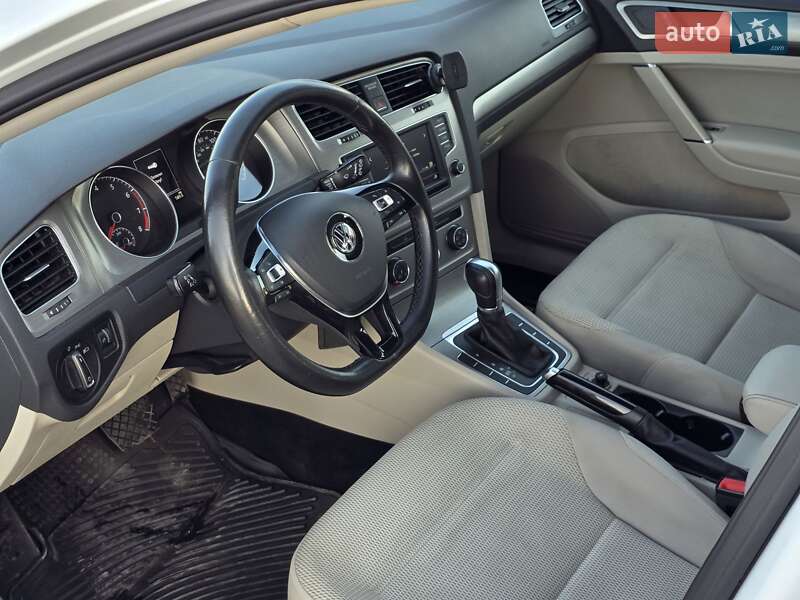 Універсал Volkswagen Golf 2015 в Тернополі