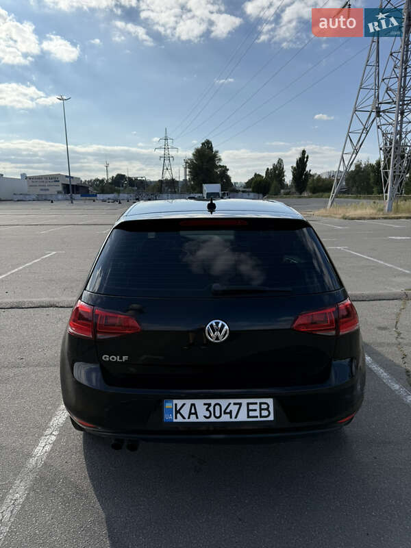 Хетчбек Volkswagen Golf 2014 в Києві