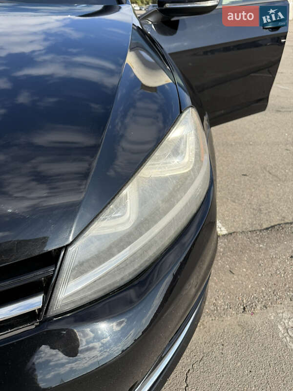 Хетчбек Volkswagen Golf 2014 в Києві