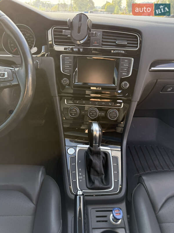 Хетчбек Volkswagen Golf 2014 в Києві