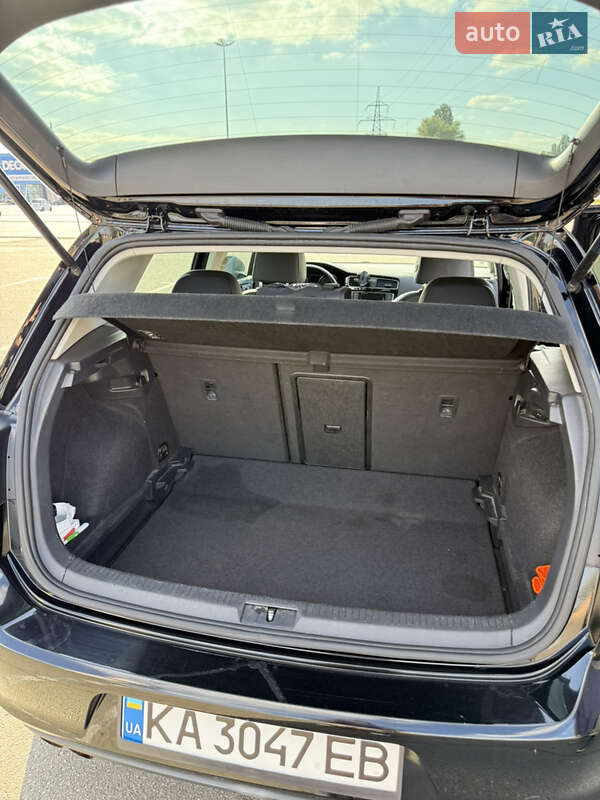 Хетчбек Volkswagen Golf 2014 в Києві