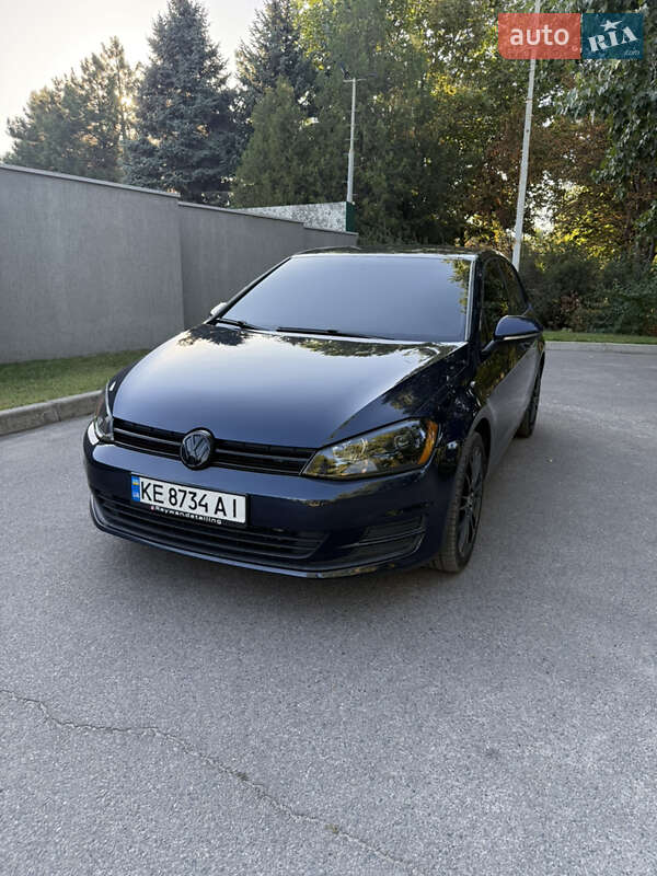 Хетчбек Volkswagen Golf 2015 в Дніпрі