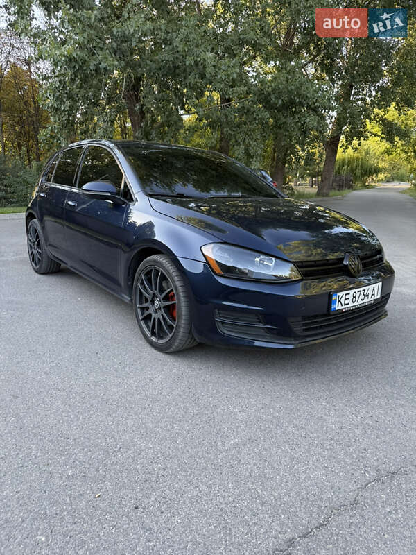 Хетчбек Volkswagen Golf 2015 в Дніпрі
