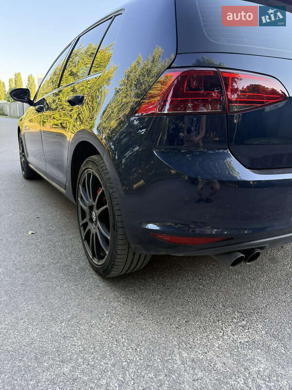 Хетчбек Volkswagen Golf 2015 в Дніпрі