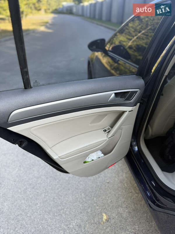 Хетчбек Volkswagen Golf 2015 в Дніпрі