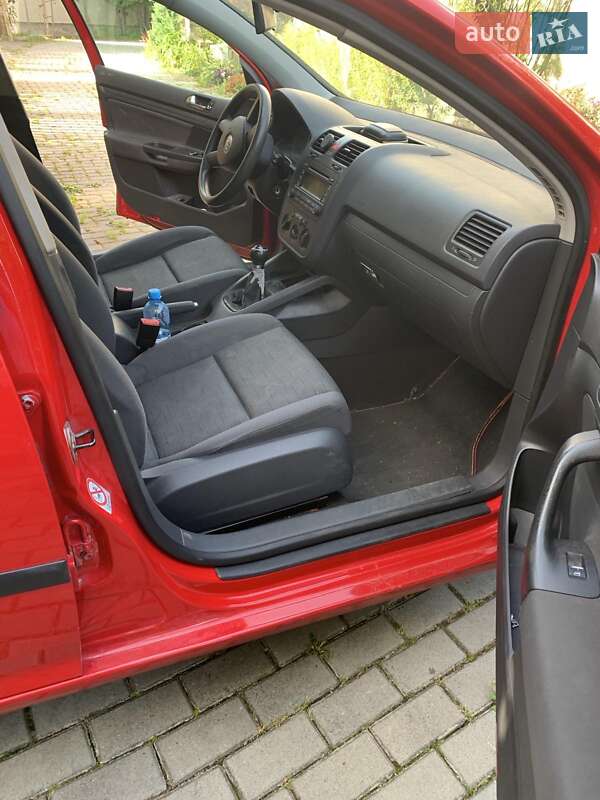 Хетчбек Volkswagen Golf 2004 в Трускавці