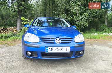 Хэтчбек Volkswagen Golf 2005 в 