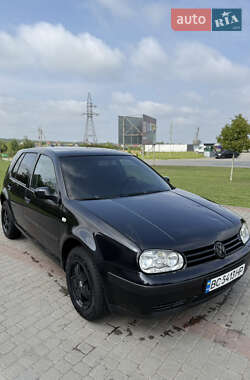 Хетчбек Volkswagen Golf 2002 в Мостиській