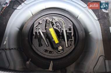 Хэтчбек Volkswagen Golf 2005 в 