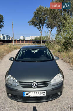 Хетчбек Volkswagen Golf 2004 в 