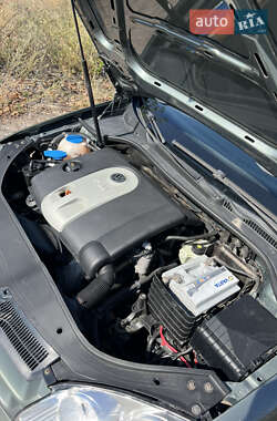 Хетчбек Volkswagen Golf 2004 в 