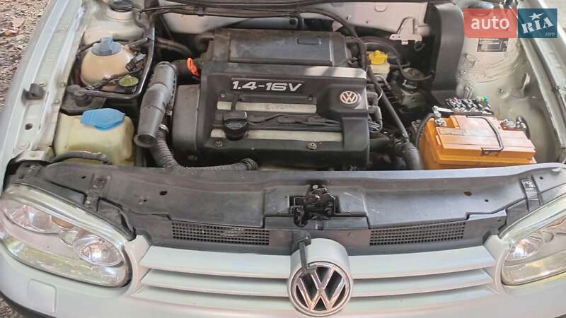 Хэтчбек Volkswagen Golf 1998 в Ужгороде