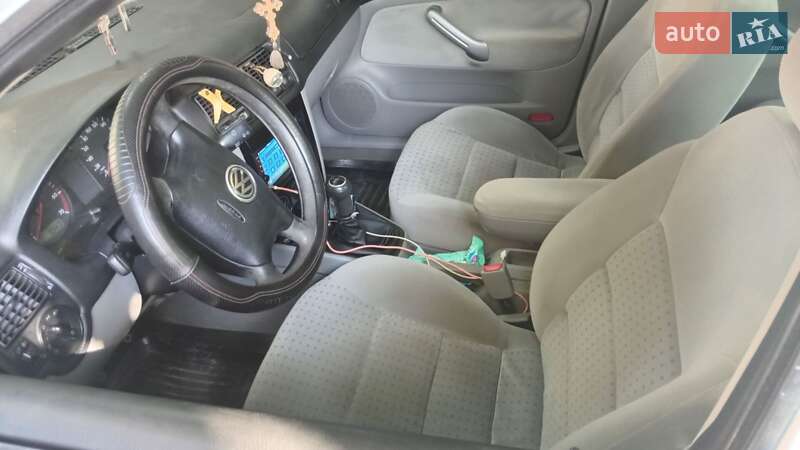 Хэтчбек Volkswagen Golf 1998 в Ужгороде